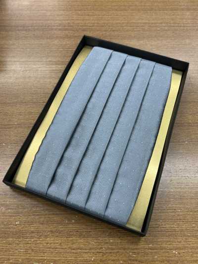 CM-923 실크 소재를 사용한 커머밴드 그레이 도트 무늬